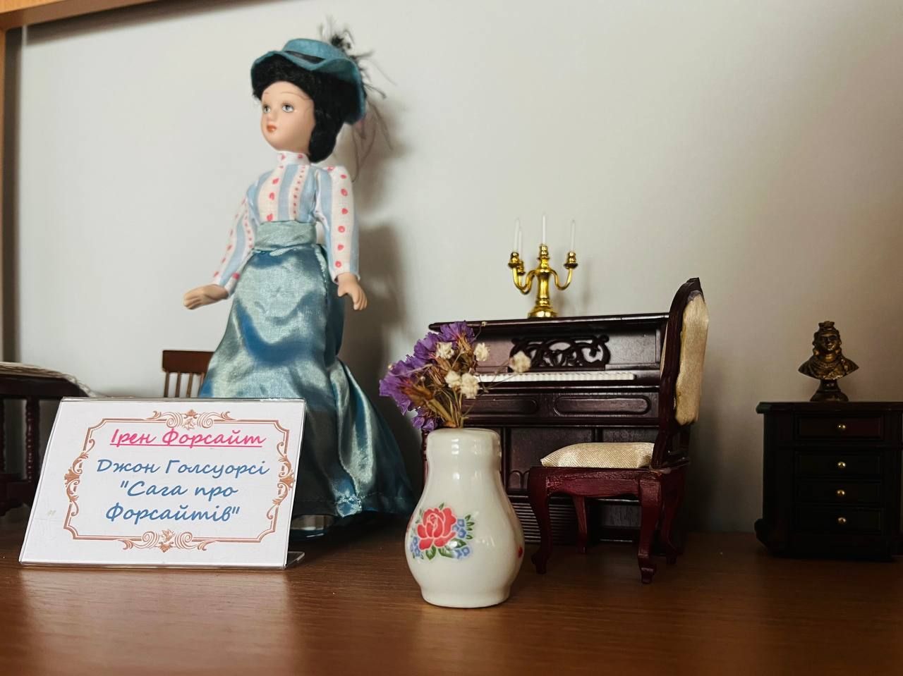Мешканка Дніпра зібрала унікальну колекцію порцелянових ляльок: "ожили" героїні відомих книг