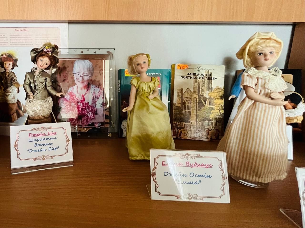 Мешканка Дніпра зібрала унікальну колекцію порцелянових ляльок: "ожили" героїні відомих книг