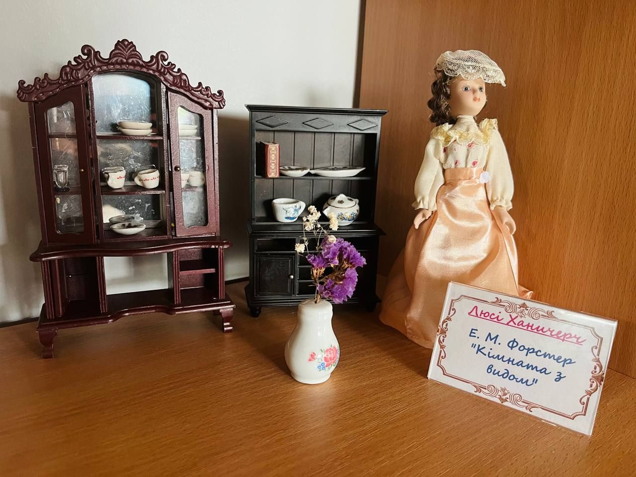 Мешканка Дніпра зібрала унікальну колекцію порцелянових ляльок: "ожили" героїні відомих книг
