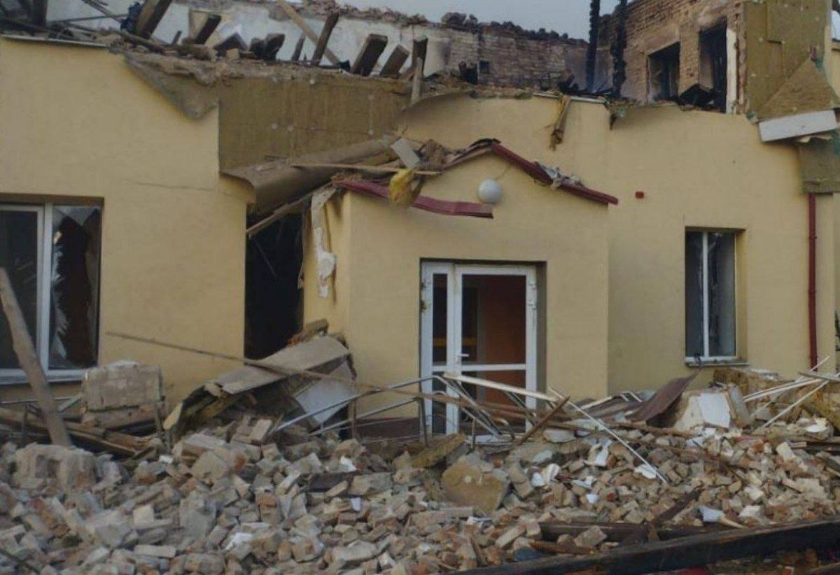 Обстріл Частково зруйнований ліцей. Фото: ДніпроОВА.