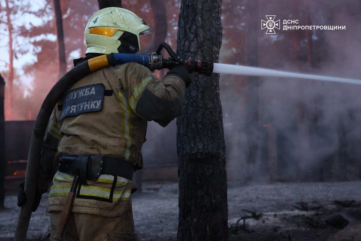 Вражеская атака на Днепропетровщину 14 июля: в ГСЧС показали фото последствий