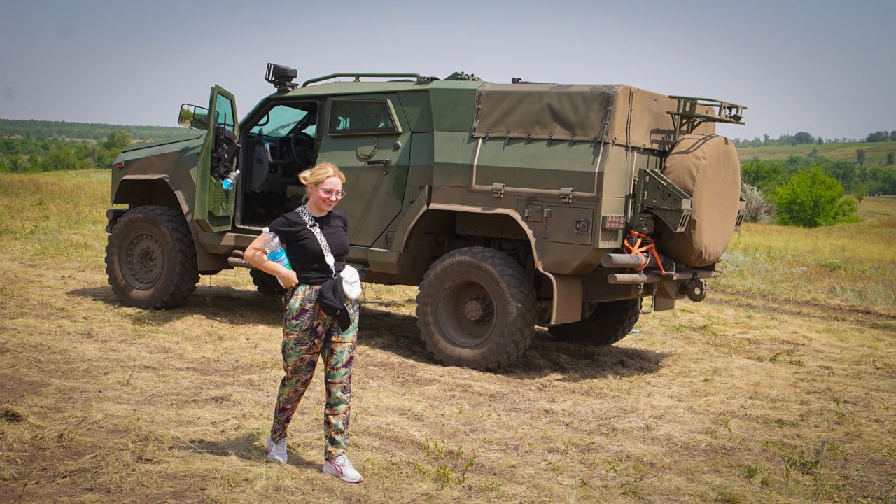 фото_2025-07-14_13-42-38 Участники выучки попытались поруководить военную технику