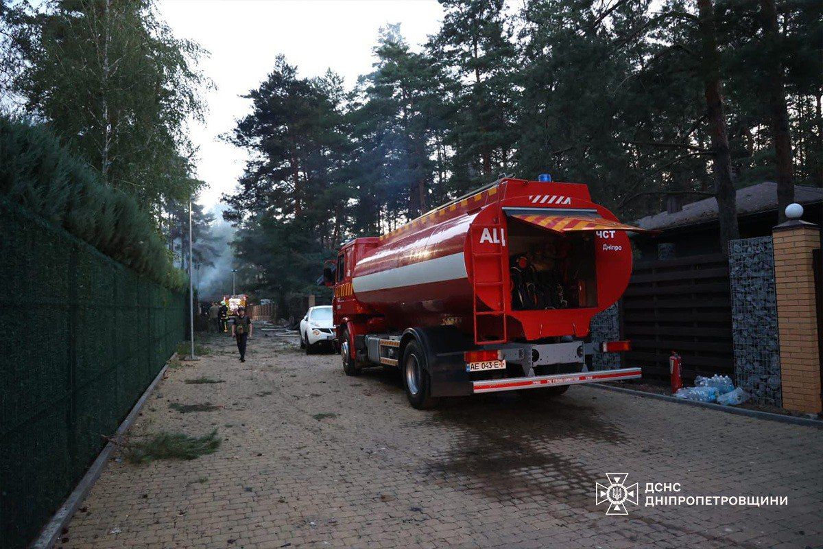 Вражеская атака на Днепропетровщину 14 июля: в ГСЧС показали фото последствий