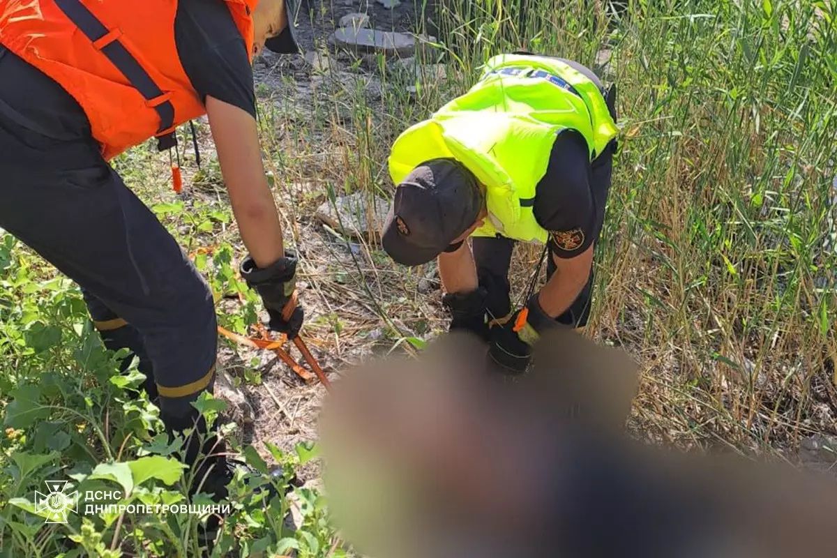 ДСНС У Кривому Розі рятувальники доправили до берега тіло потопельника