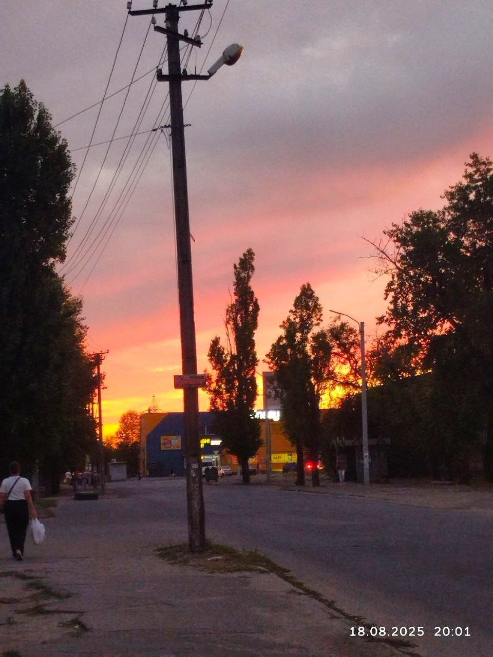 photo_2025-08-18_20-12-01 Небо зафарбувалося вогняні кольори