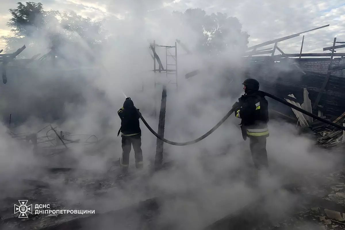 ДСНС У ДСНС показали наслідку обстрілу Дніпропетровщини