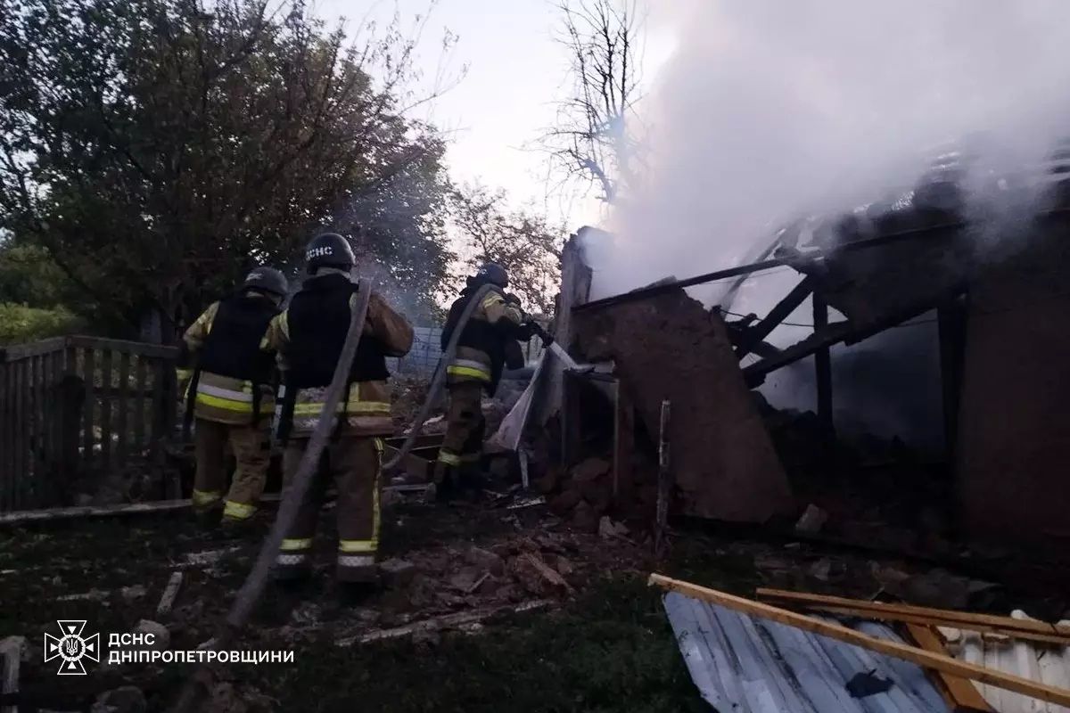 ДСНС У ДСНС показали наслідку обстрілу Дніпропетровщини