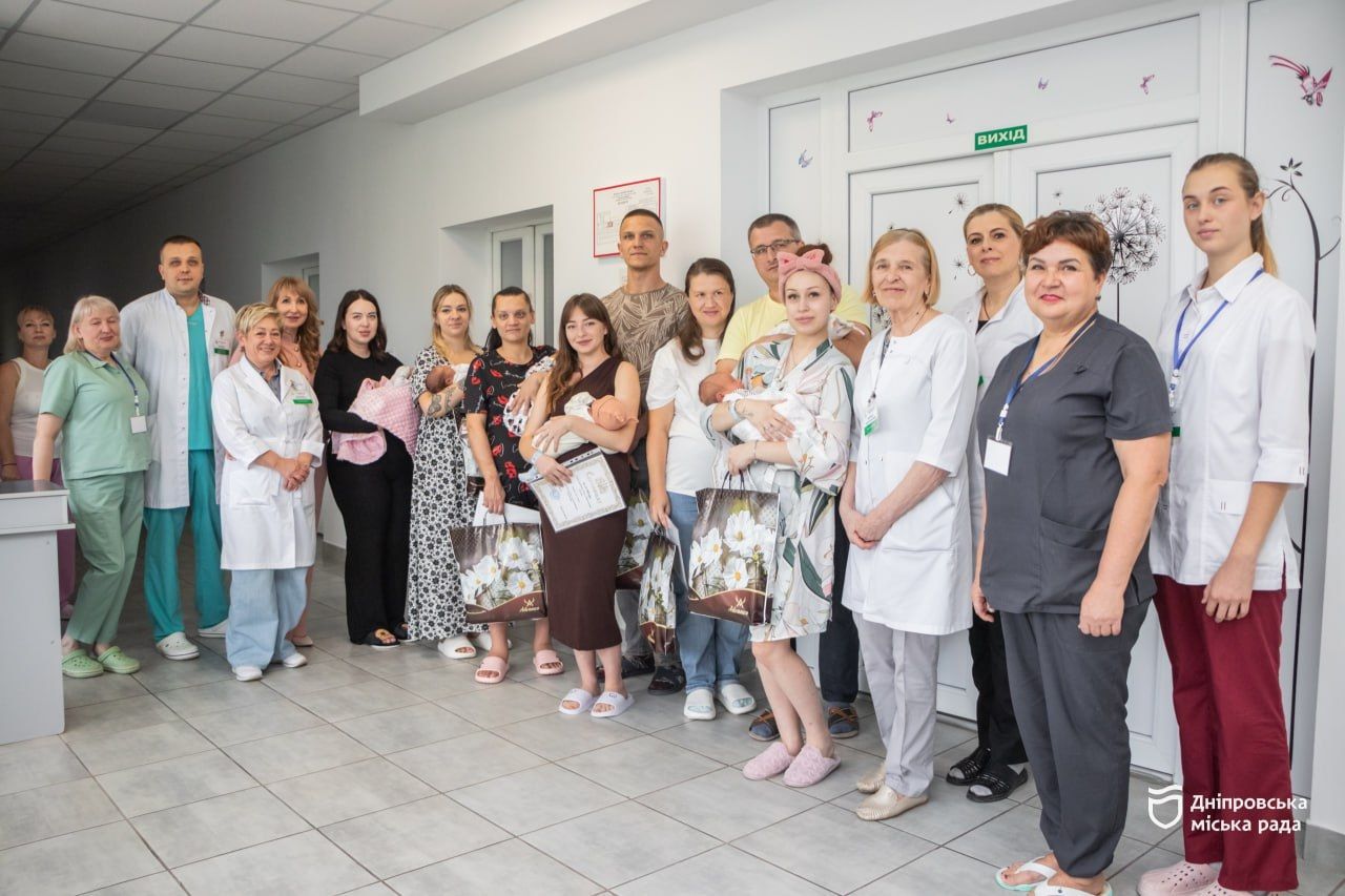 В Днепре родителям, у которых родились дети в День города, выплатили деньги