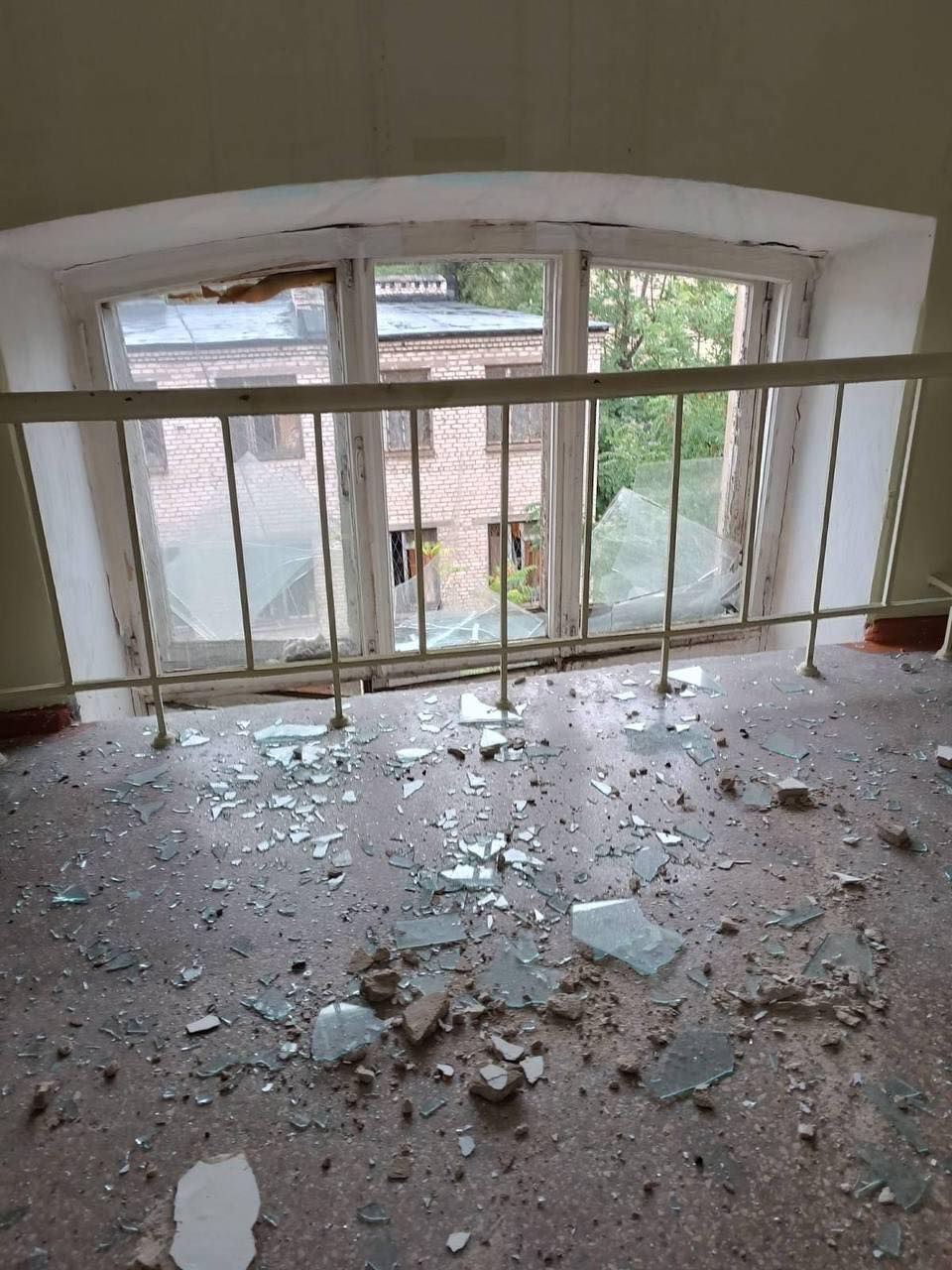 559159180_24945779971725667_2708363358450420002_n Вибите скло