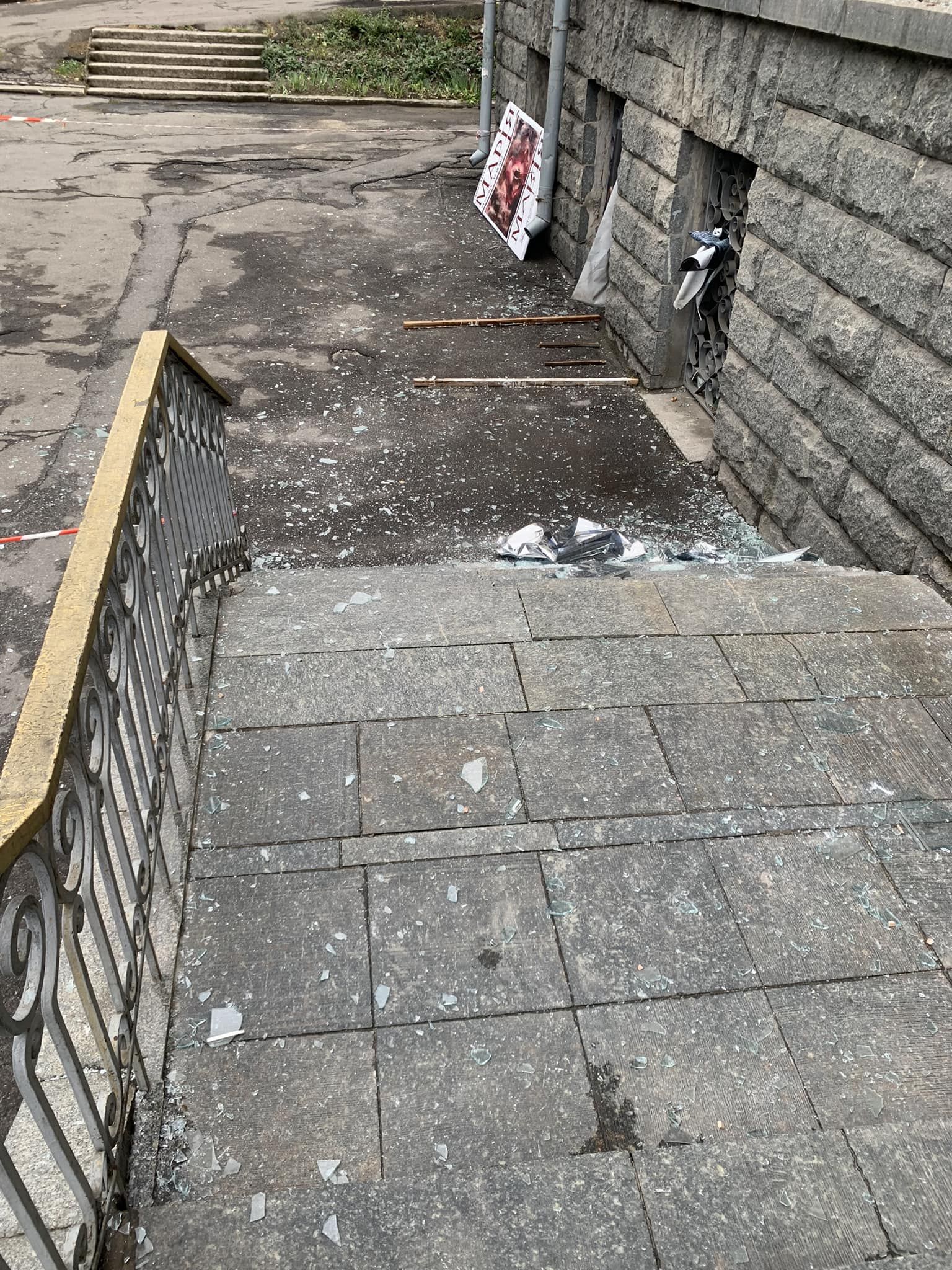 557466763_25231089889809326_7654899925863933492_n Територія біля входу до музею