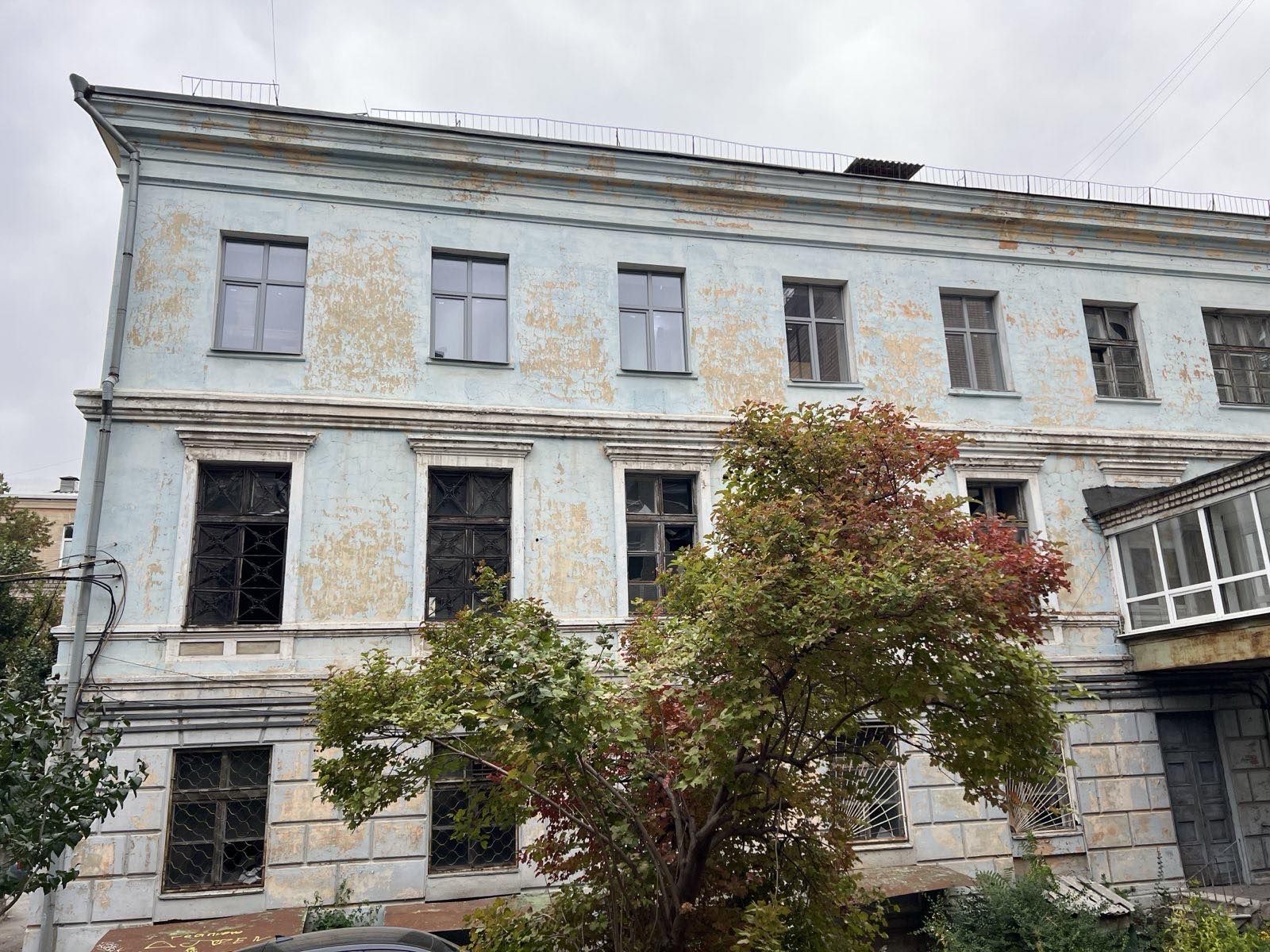558970299_24945779431725721_4171787671070975886_n Вибиті вікна в будівлях університету