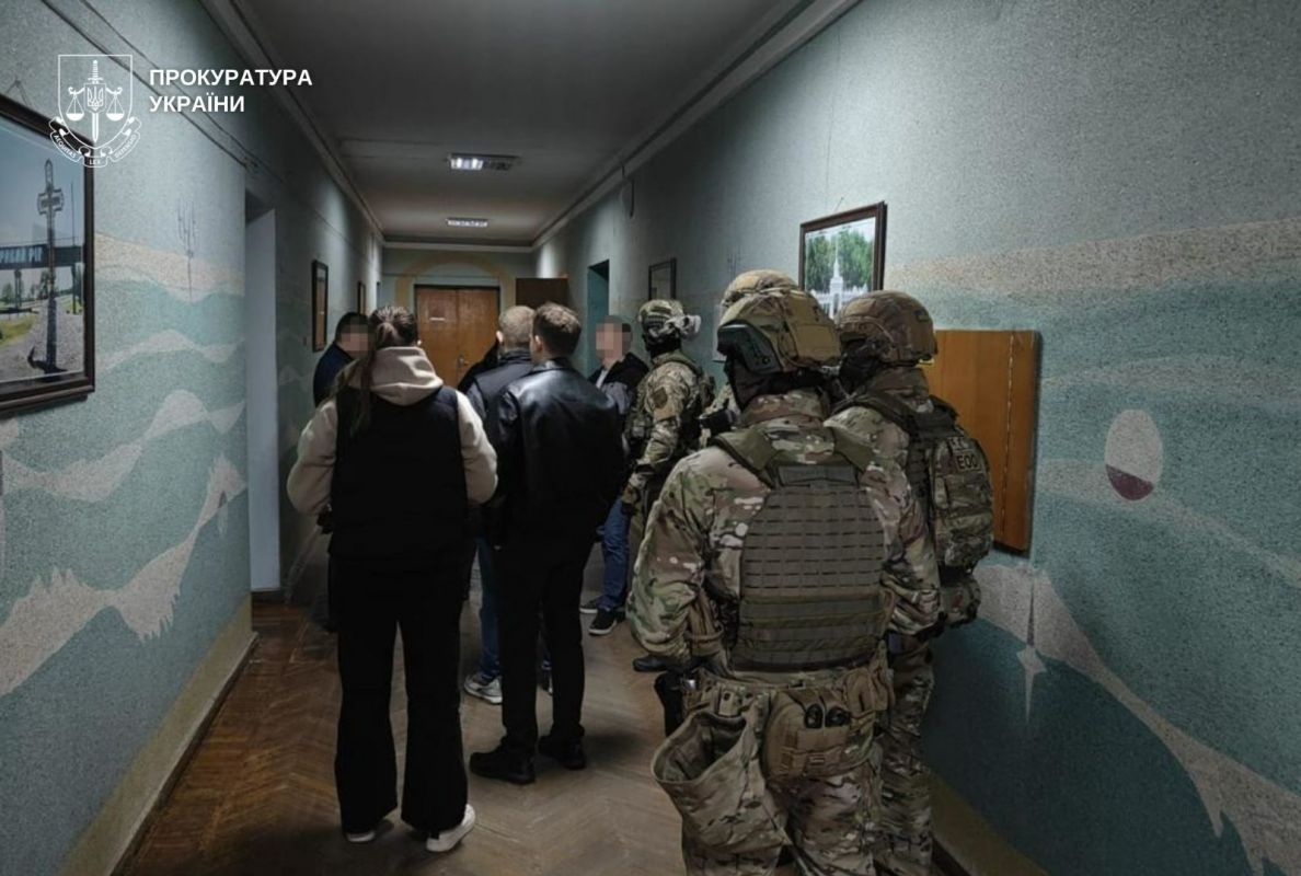 -whatsapp-2025-10-02-113012-56b83f7a Обшуки в підозрюваних