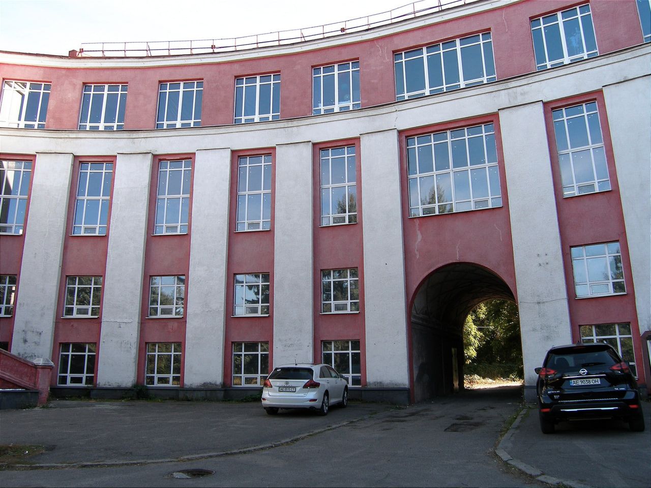 photo_2025-10-06_21-51-58 Двір біля Палацу Ілліча