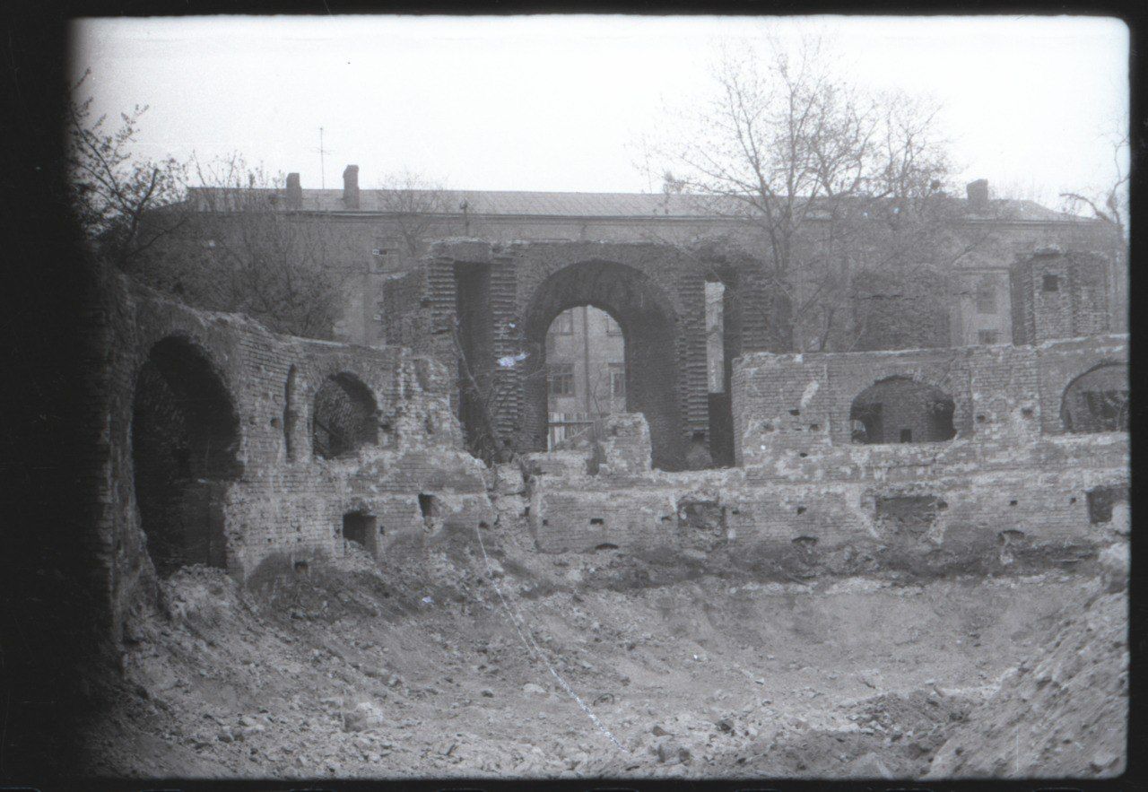 "Призрак" Брянского завода: показали архивные фото здания, которое снесли ради метро в Днепре