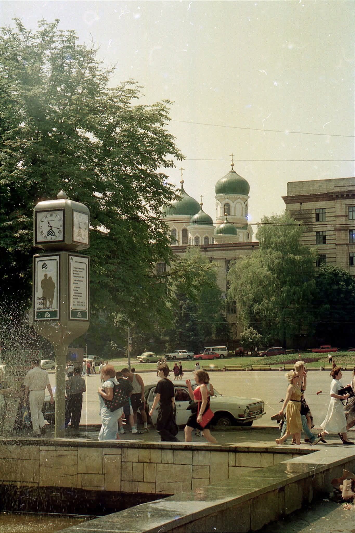 558869535_2310936526021241_1801104072027372505_n Фонтан у центрі міста