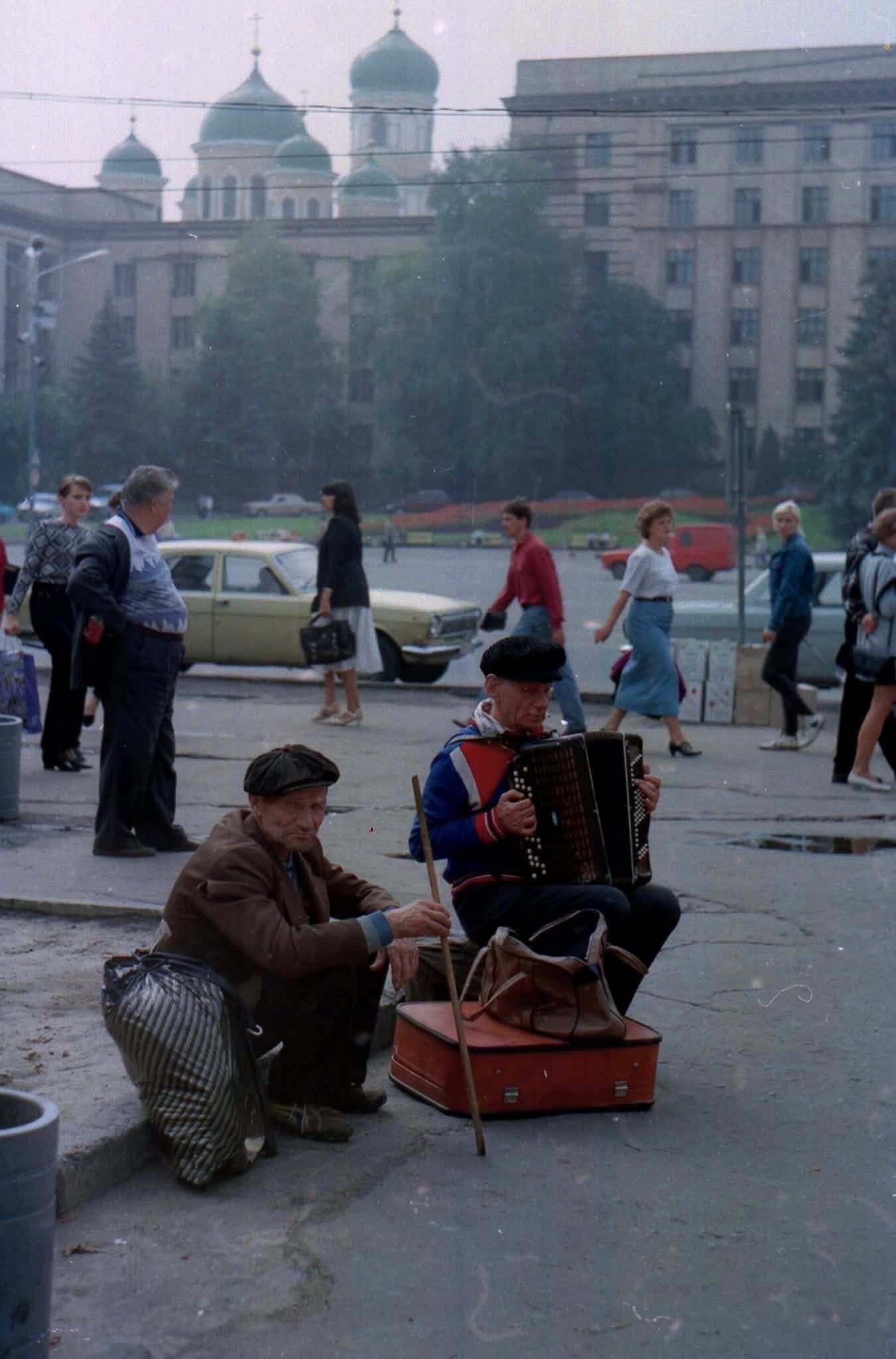 560814057_2310936602687900_6337904474450501457_n Вуличні музики в центрі міста