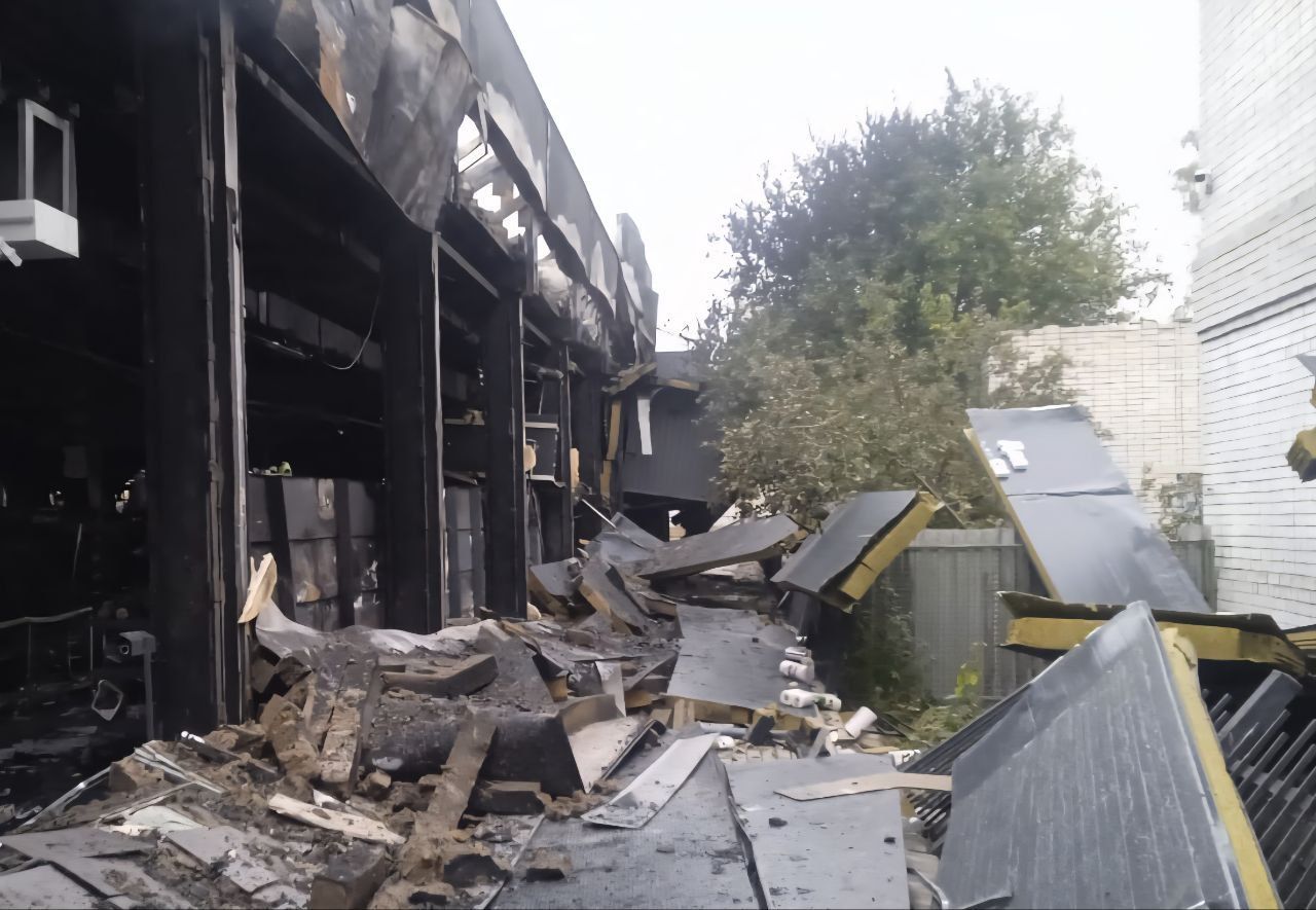 Дроны ударили по Днепропетровщине: горели многоэтажка и магазины