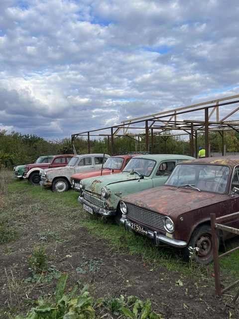 ретро-автомобиль Ретроавто стоять просто неба