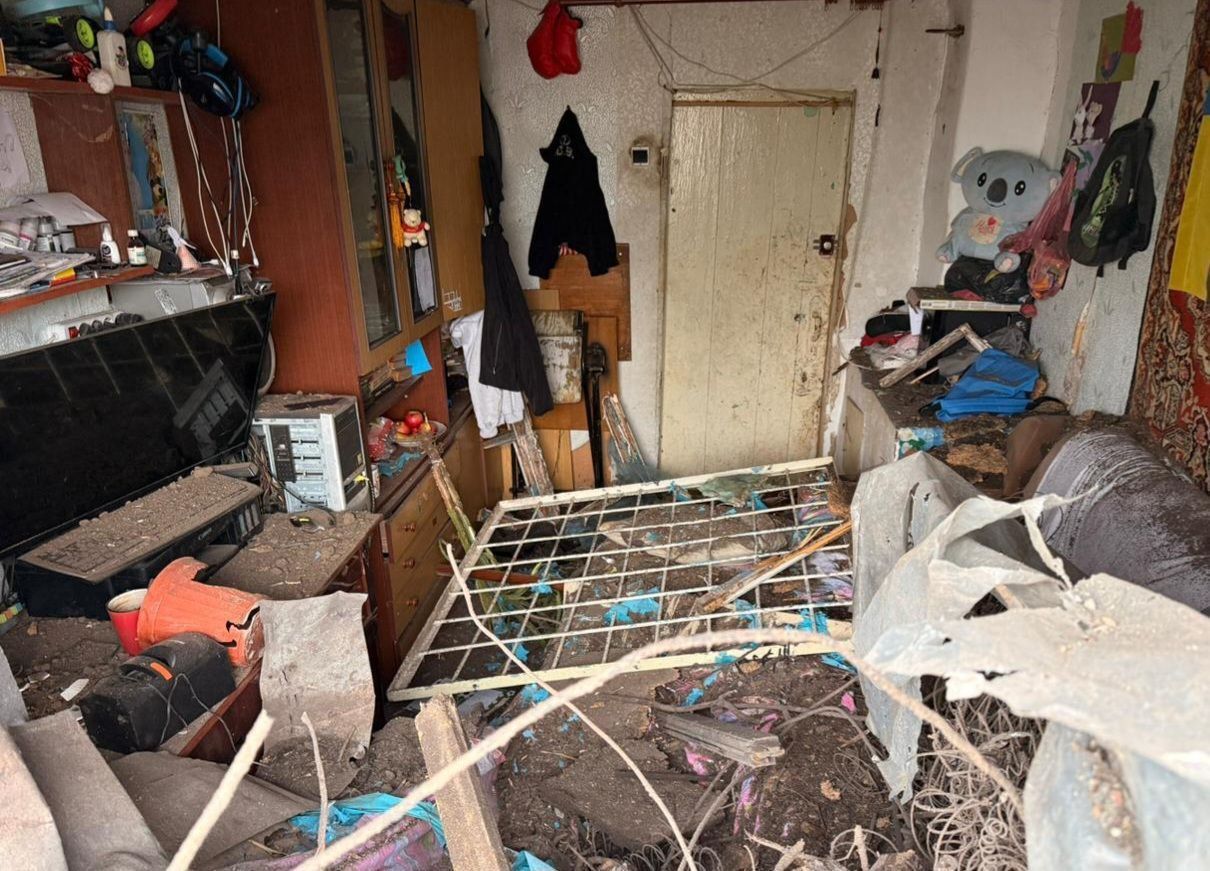 фото_28.10.2025_18.20.57 Последствия атаки в доме местных жителей