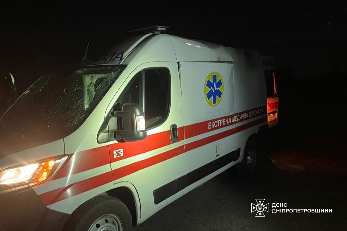 фото_2025-11-04_08-26-21 Враг ударил по карете "скорой". Фото: ГСЧС