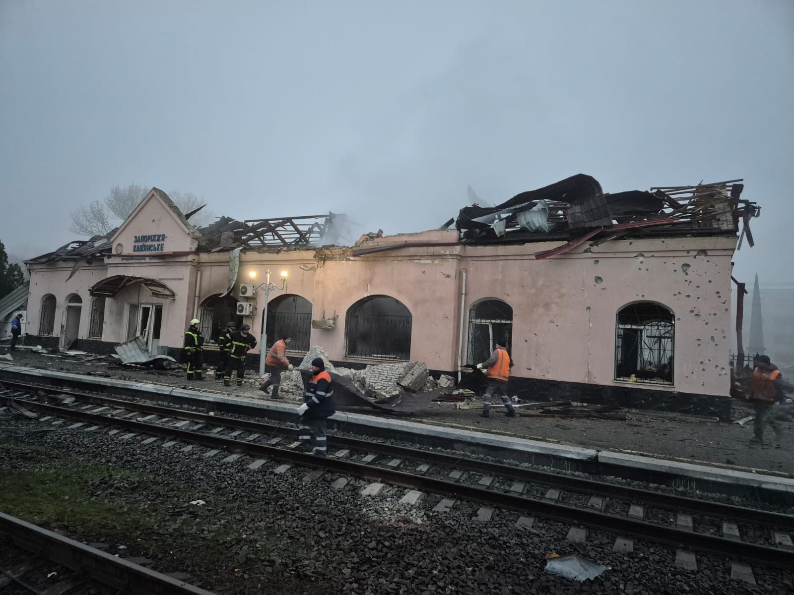 В Укрзализныце показали последствия удара по станции Запорожье-Каменское на Днепропетровщине
