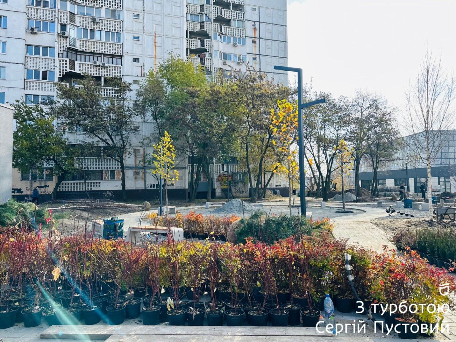 576275781_3186920438151212_2081909208908191160_n-1536x1152 Висадять десятки кущів