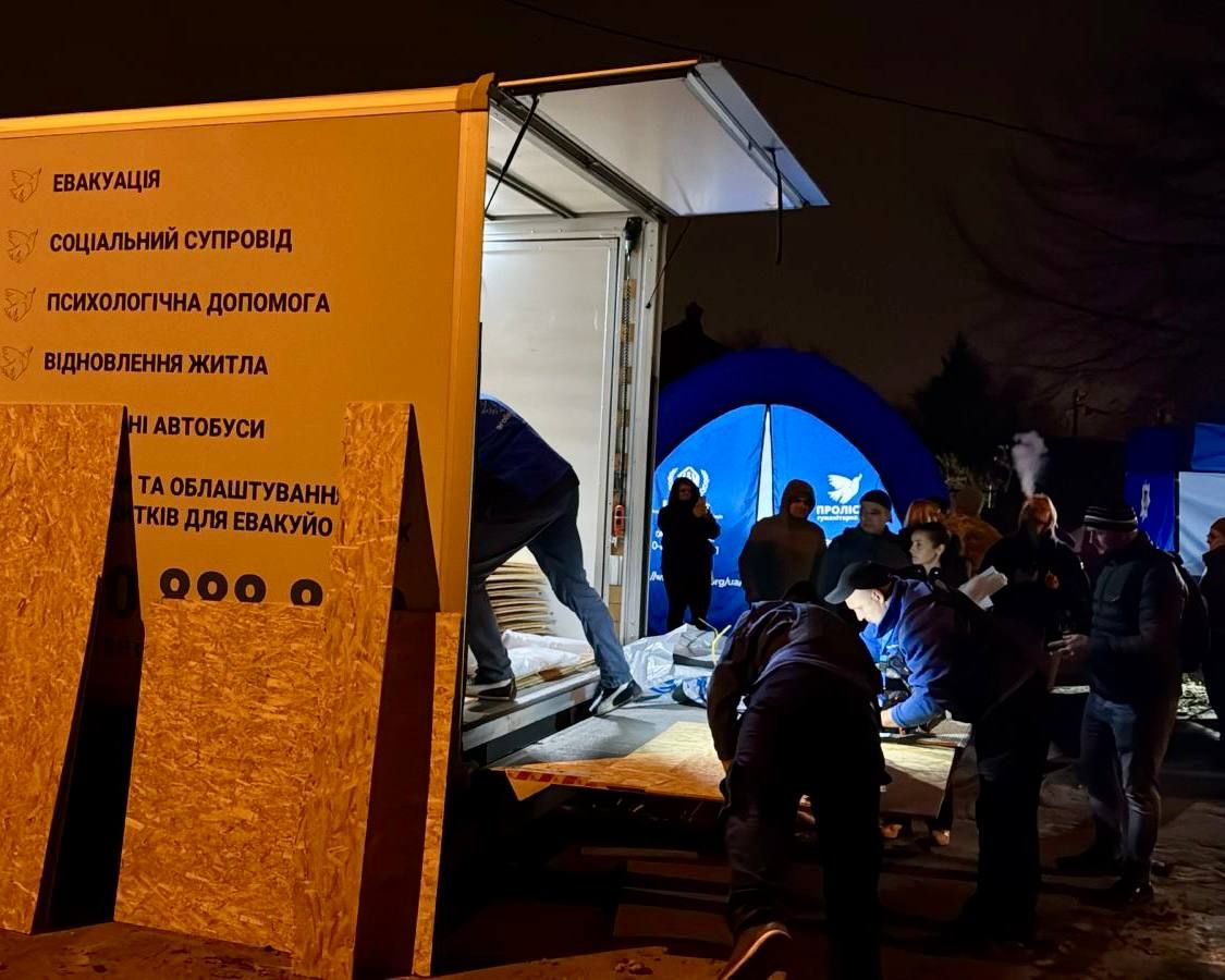 4 На месте атаки работают благотворители