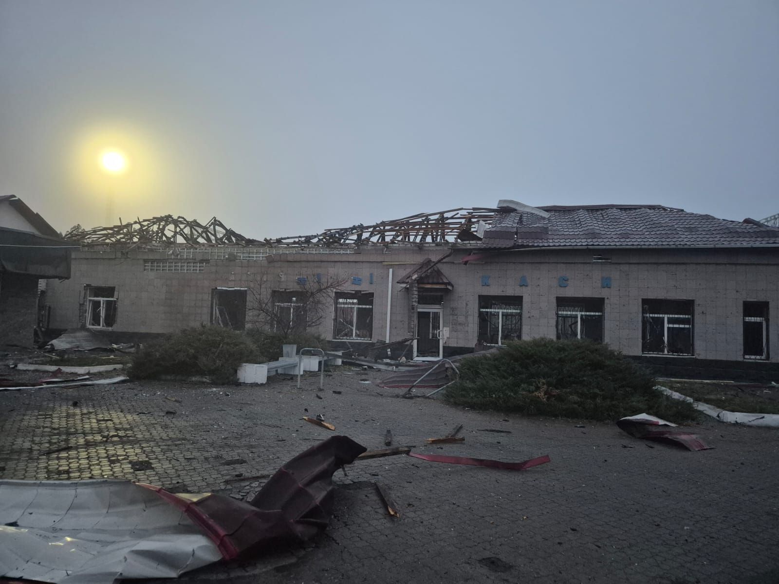 В Укрзализныце показали последствия удара по станции Запорожье-Каменское на Днепропетровщине