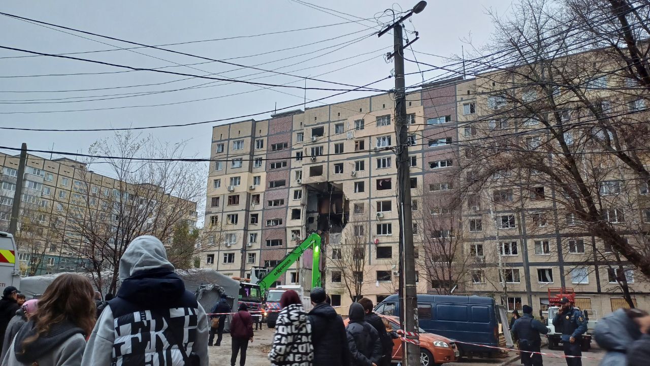 photo_2025-11-08_15-41-31 Рятувальні роботи тривають