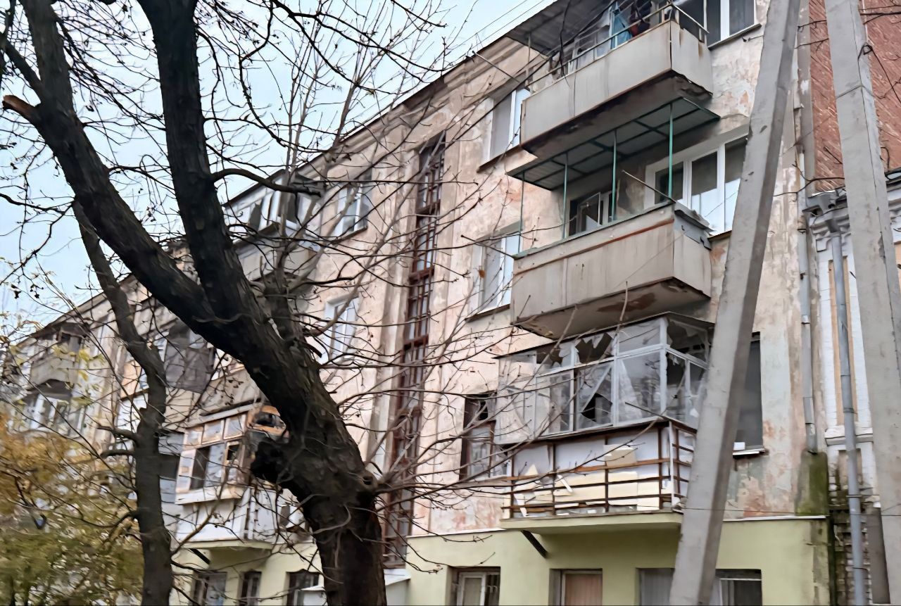 Пошкоджена багатоповерхівка. Фото: ДніпроОВА