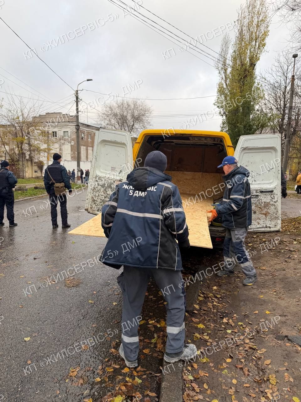 Комунальники на місці атаки