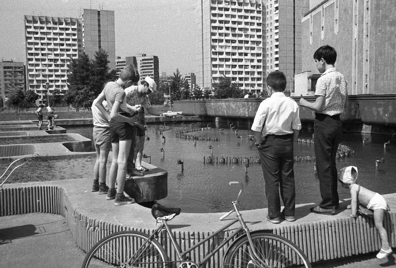 Без реклами та заторів: архівні фото показали, яким був ж/м Перемога у Дніпрі півстоліття тому