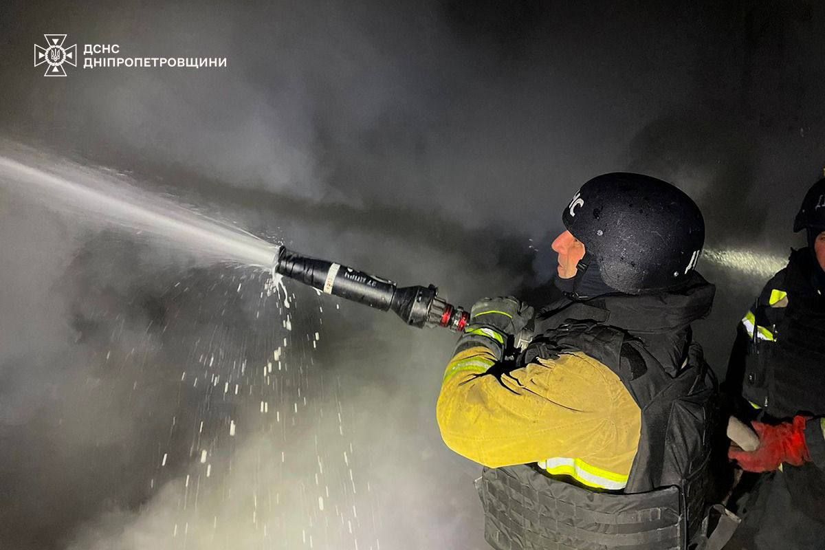 Дроновая атака на Днепр вечером 19 ноября: появились фото последствий