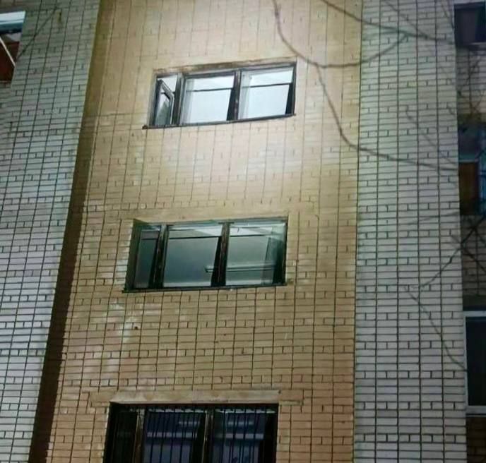 Вибито десь 150 вікон