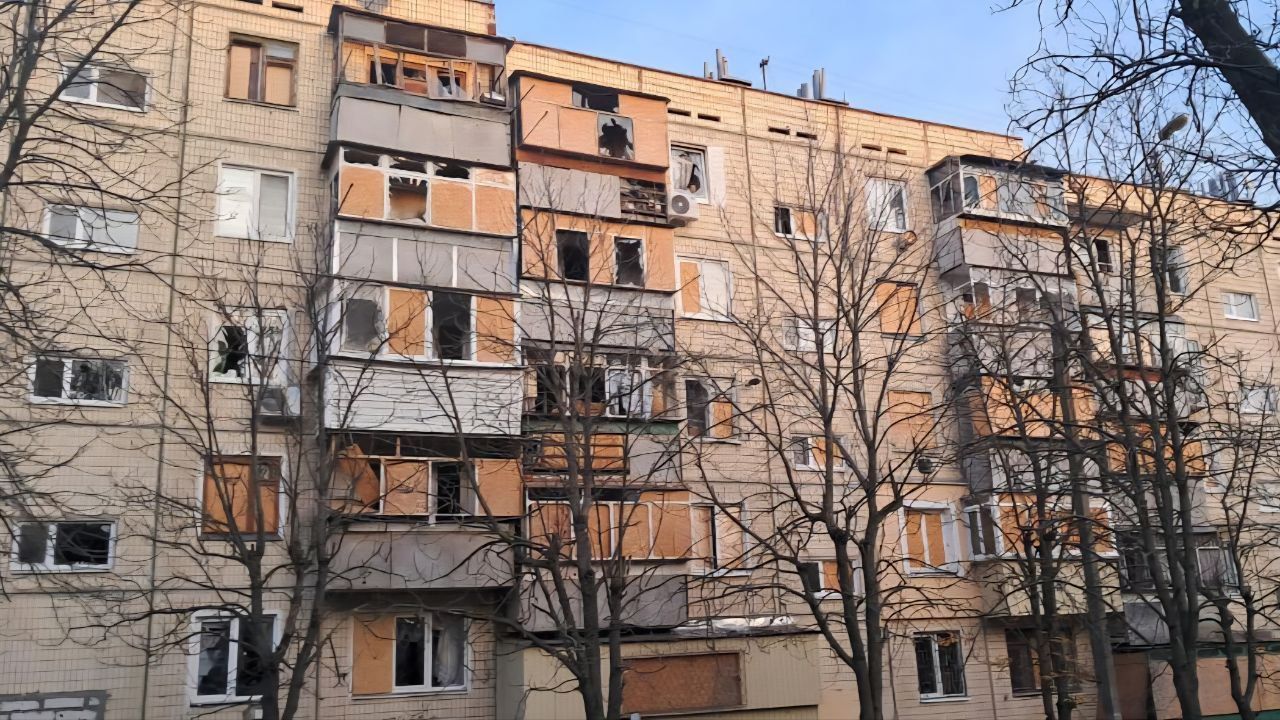 Разбитая многоэтажка