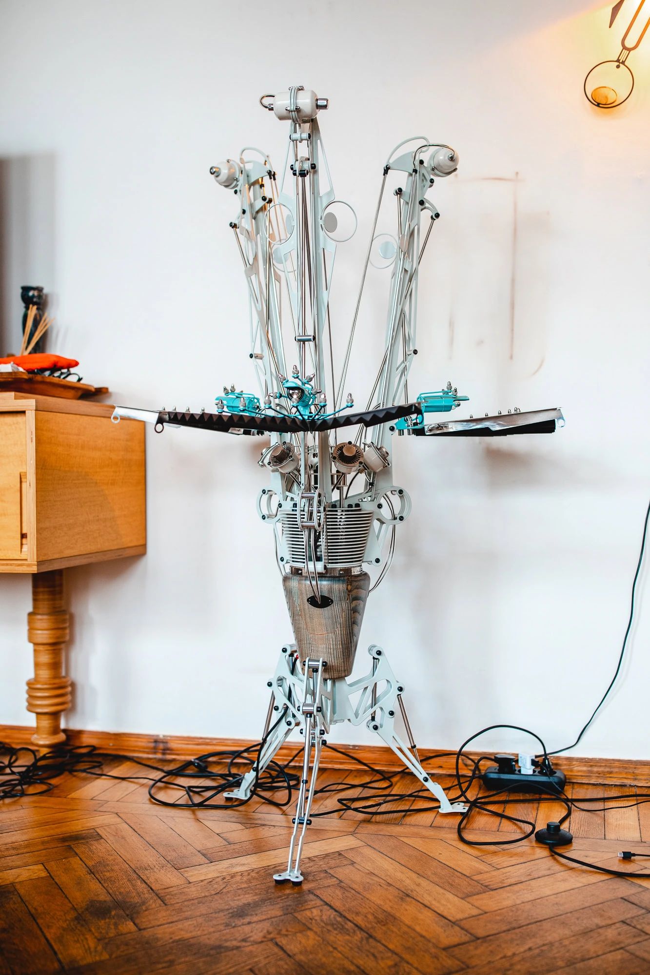 Скульптуры из Днепра попали в мировой ТОП художников кинетического искусства