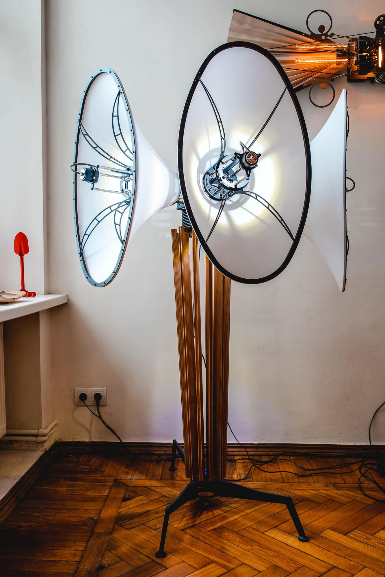 Скульптуры из Днепра попали в мировой ТОП художников кинетического искусства