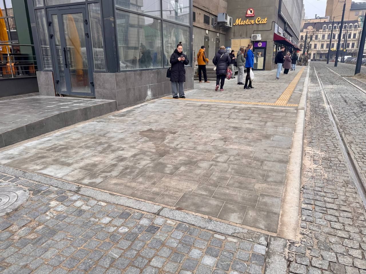 Нове місце трамвайної зупинки у напрямку до ДІІТу