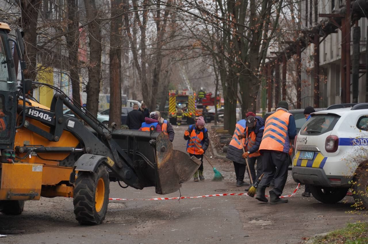На месте уже работают коммунальщики