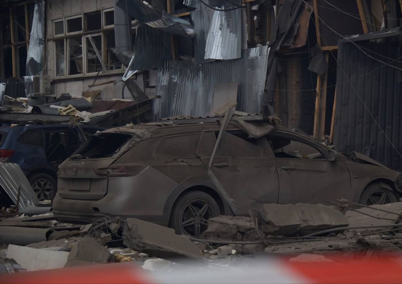 Из-за удара поврежденные автомобили