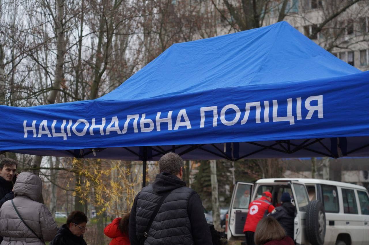 На месте развернули пункт приема обращений в Нацполицию