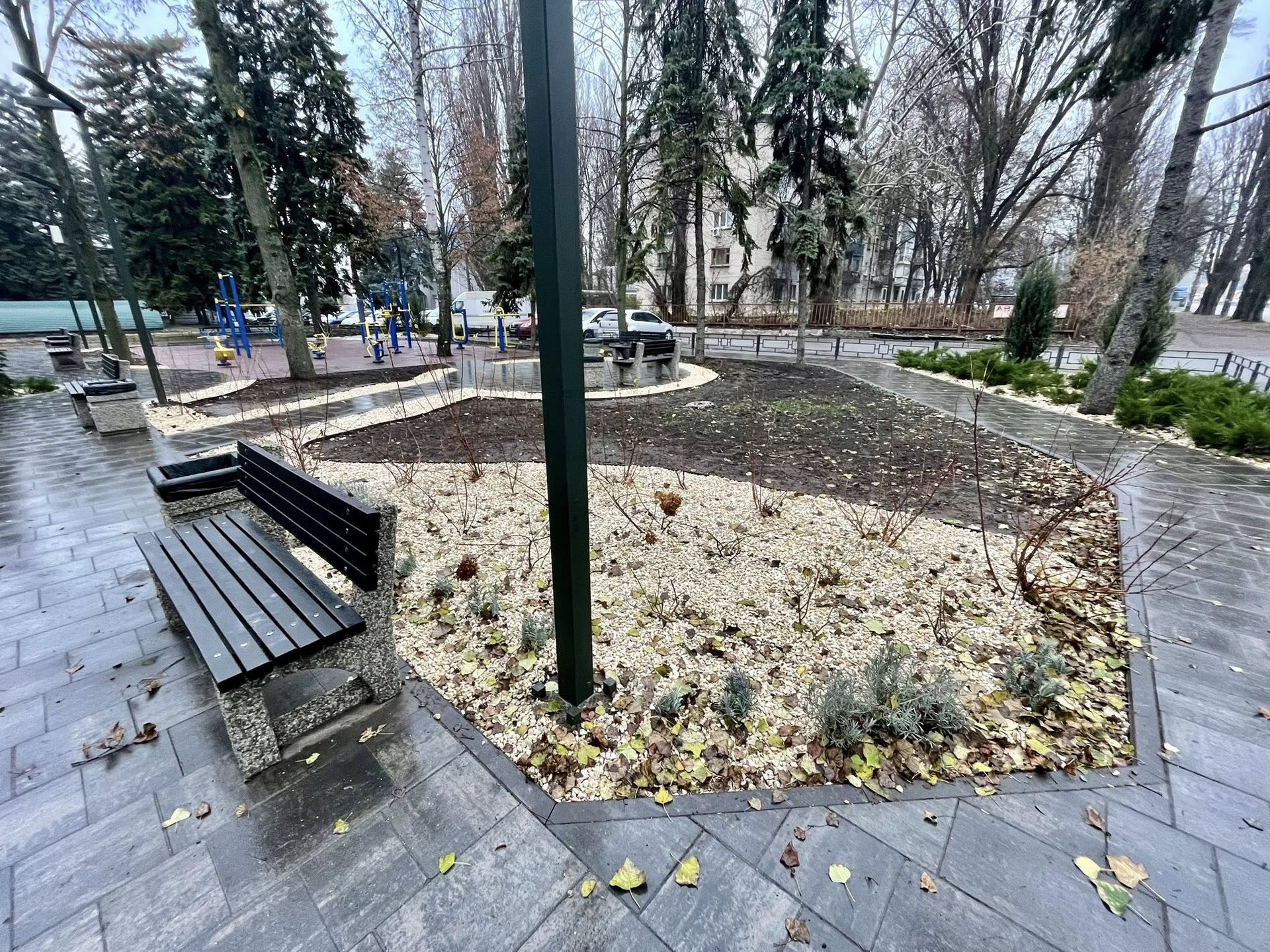 У Дніпрі на 12 кварталі облаштували затишний сквер 