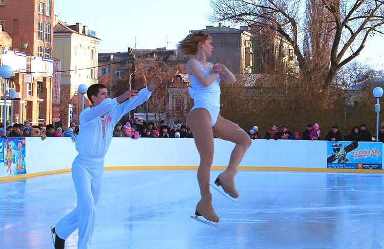 594063879_2361561424292084_5418524745036371522_n Каток у парку Глоби