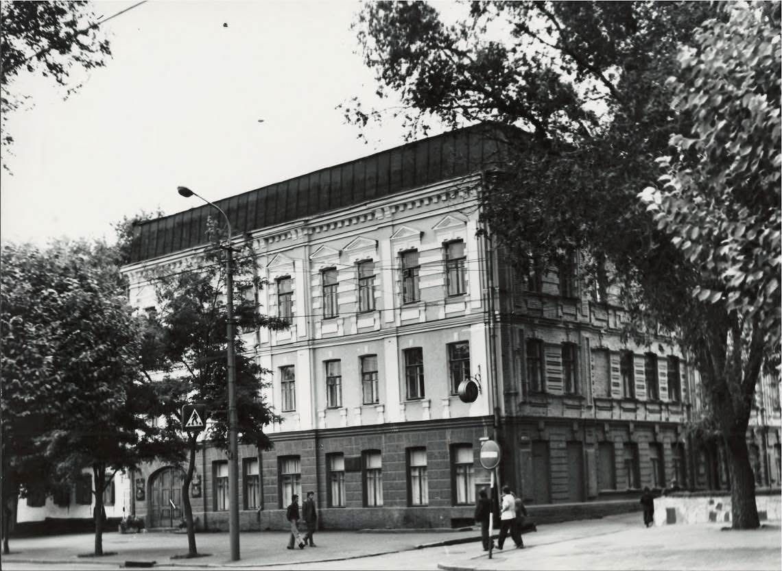 595083239_1153714350254320_6776694162113631484_n Такою була будівля минулого століття