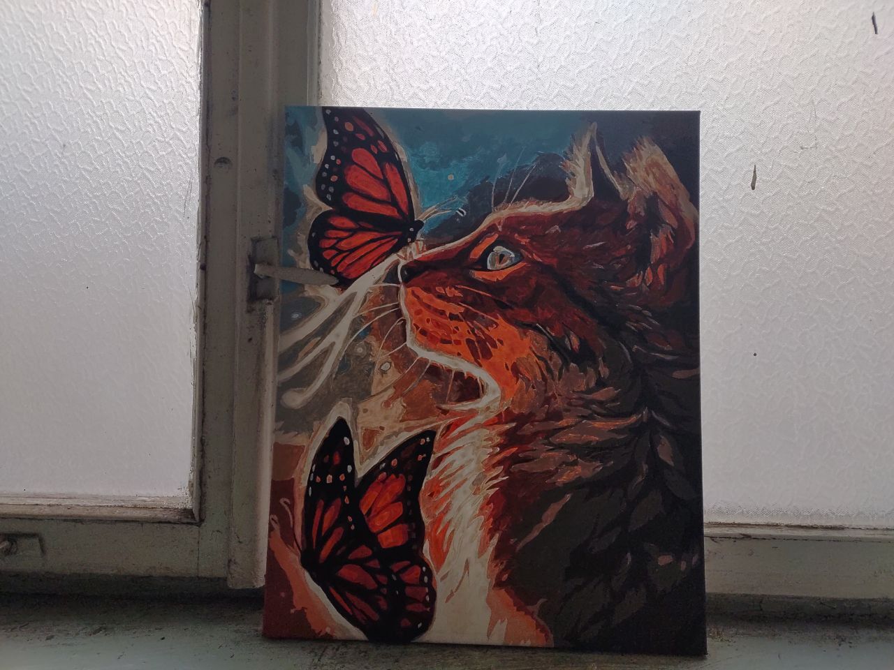 В подъезде на ж/м Тополь в Днепре обустроили любительскую картинную галерею и минисад