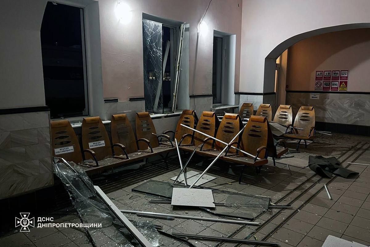 Поранено рятувальника: у ДСНС розповіли подробиці атаки на Дніпропетровщину