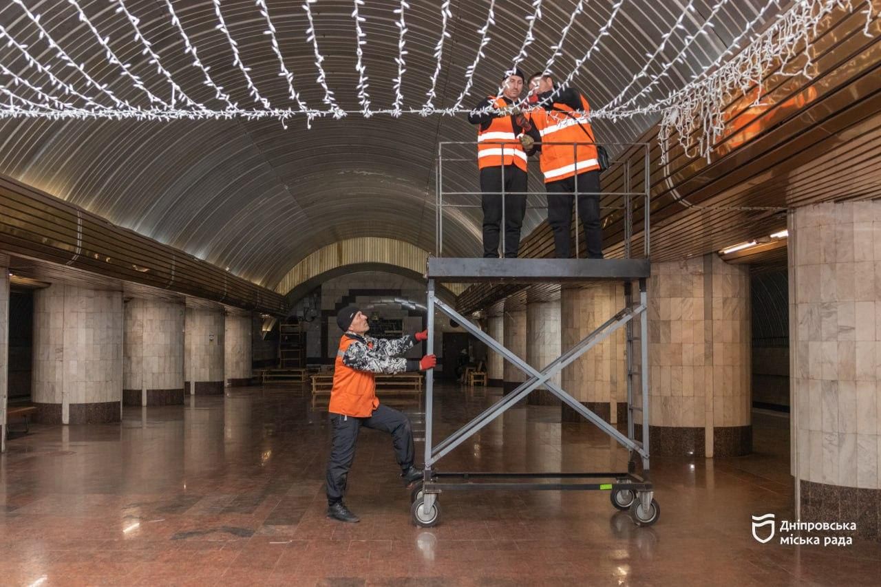 photo_2025-12-17_14-40-38 (3) Монтаж святкової ілюмінації