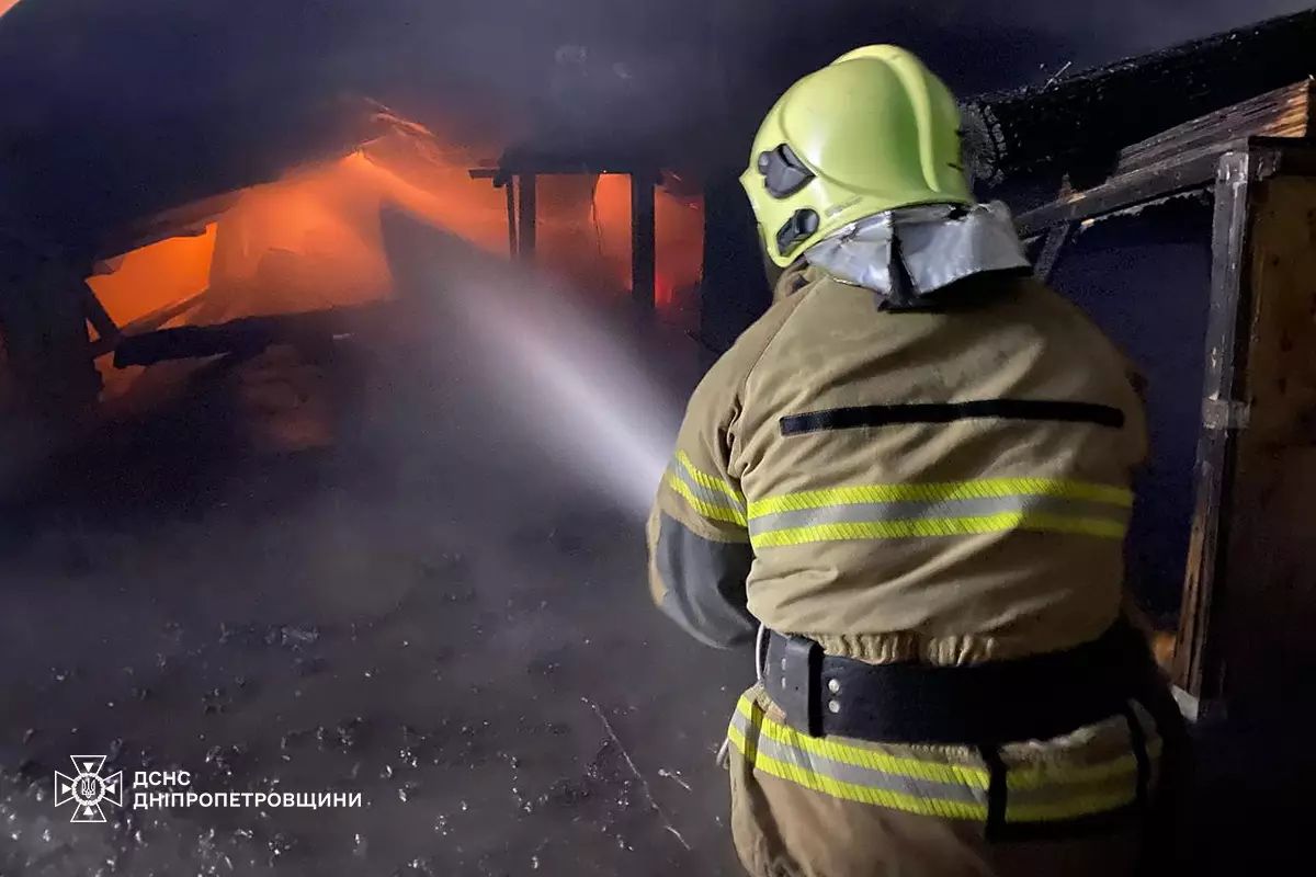 Пожежу гасили 20 рятувальників. Фото: ДСНС