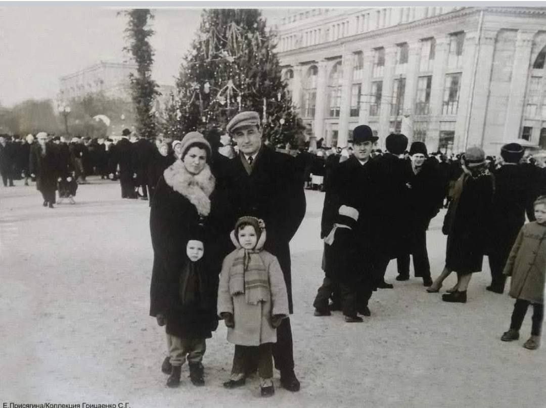 Из коллекции Грицаенко С.Г. Опубликовала Елена Присягина в Facebook-сообществе "История в фотографиях. Екатеринослав-Днепропетровск"