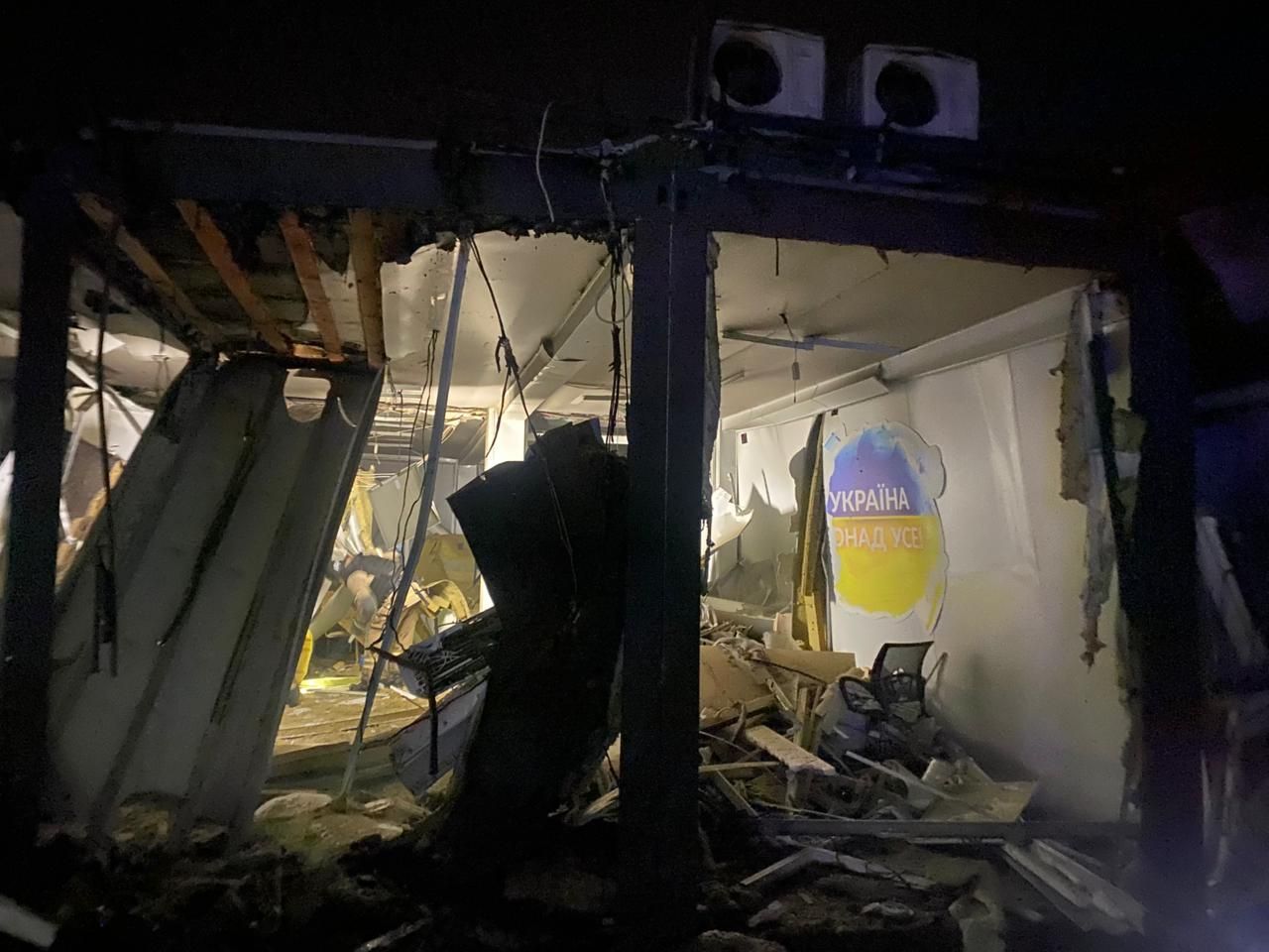 Появились фото разрушенного из-за атаки ЦНАПа в Кривом Роге